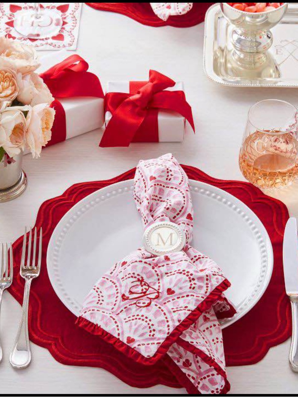 NEW MARK & GRAHAM  
BLOCK HEART FAN RUFFLE EDGE DINNER NAPKINS, SET OF 4.
